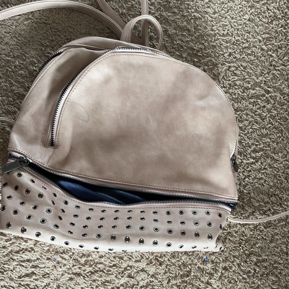 Backpack - Picture 7 of 7